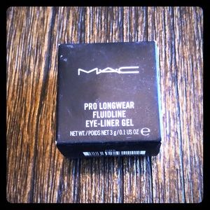 MAC Pro Longwear Fluidline Eye-Liner Gel